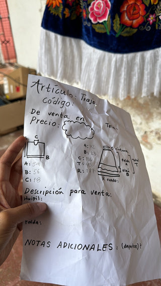 Traje azul terciopelo bordado aguja