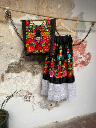 Traje bordado flores multicolor