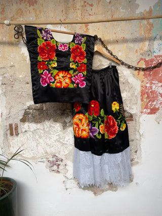Traje negro tejido