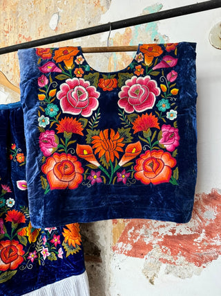 Traje azul terciopelo bordado aguja