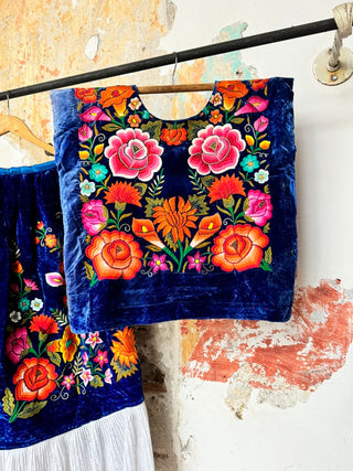 Traje azul terciopelo bordado aguja