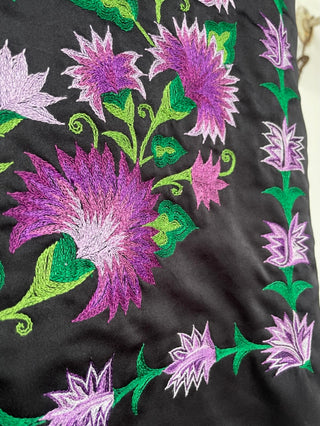 Traje completo antiguo tejido hilo delgado tonos morado