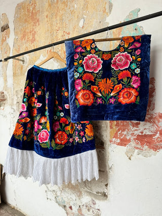 Traje azul terciopelo bordado aguja