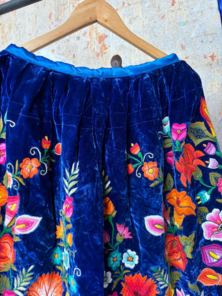 Traje azul terciopelo bordado aguja