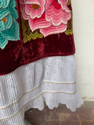 Traje completo antiguo terciopelo guinda flores rosas y naranja