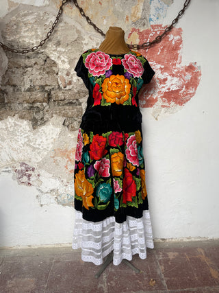 Traje completo antiguo terciopelo negro flores rosas y naranja
